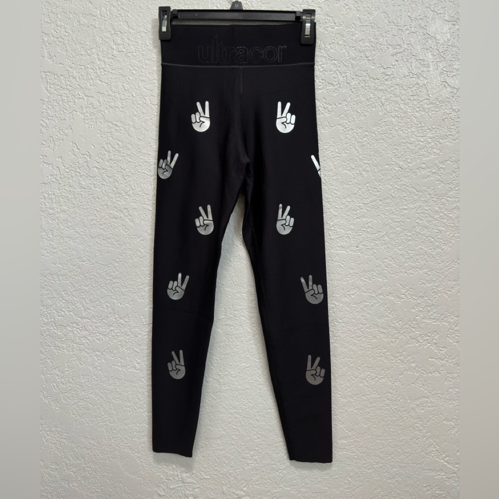 NWT Ultracor Legging- Size M- Color: black and silver